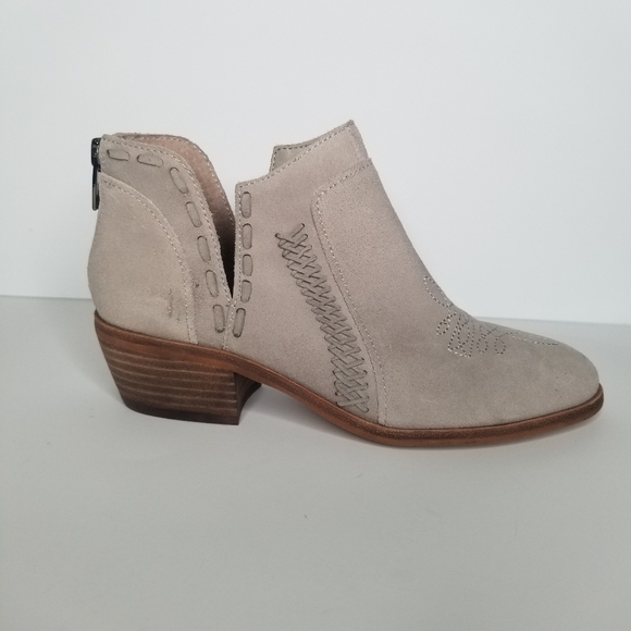 VINCE CAMUTO NWOT Presita Cement Stitched Bootie - Picture 10 of 10